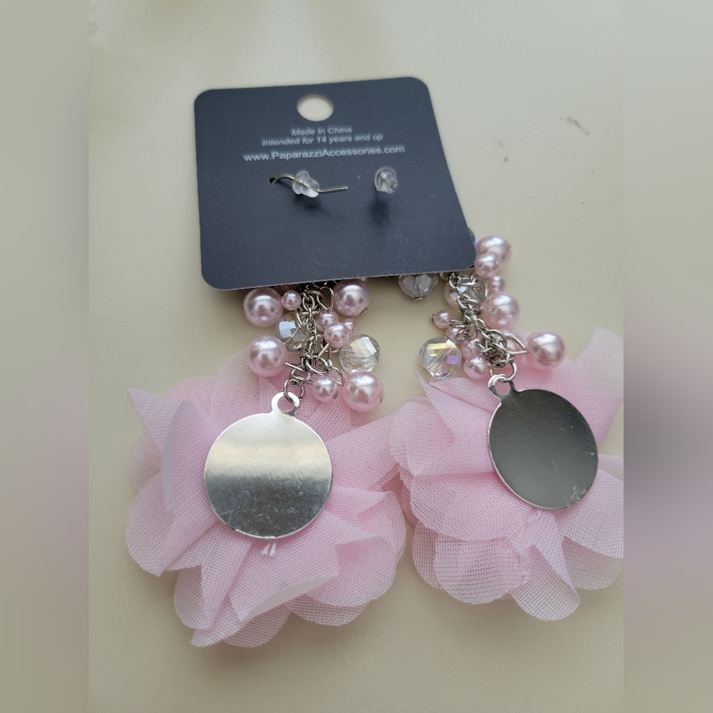 Paparazzi Blush Pink Pearl Cluster Flower Dangle Earrings - Picture 2 of 2